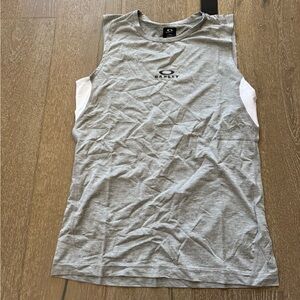 Oakley fit sleeveless tank top